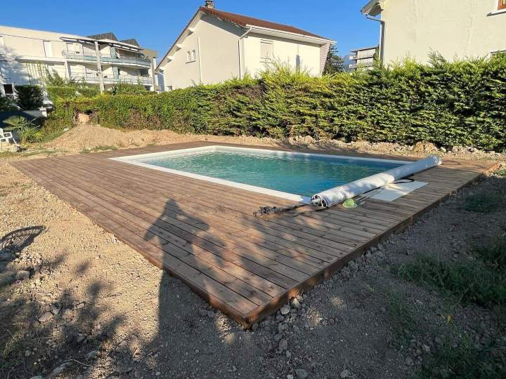 Aménagement de plage de piscine Grenoble